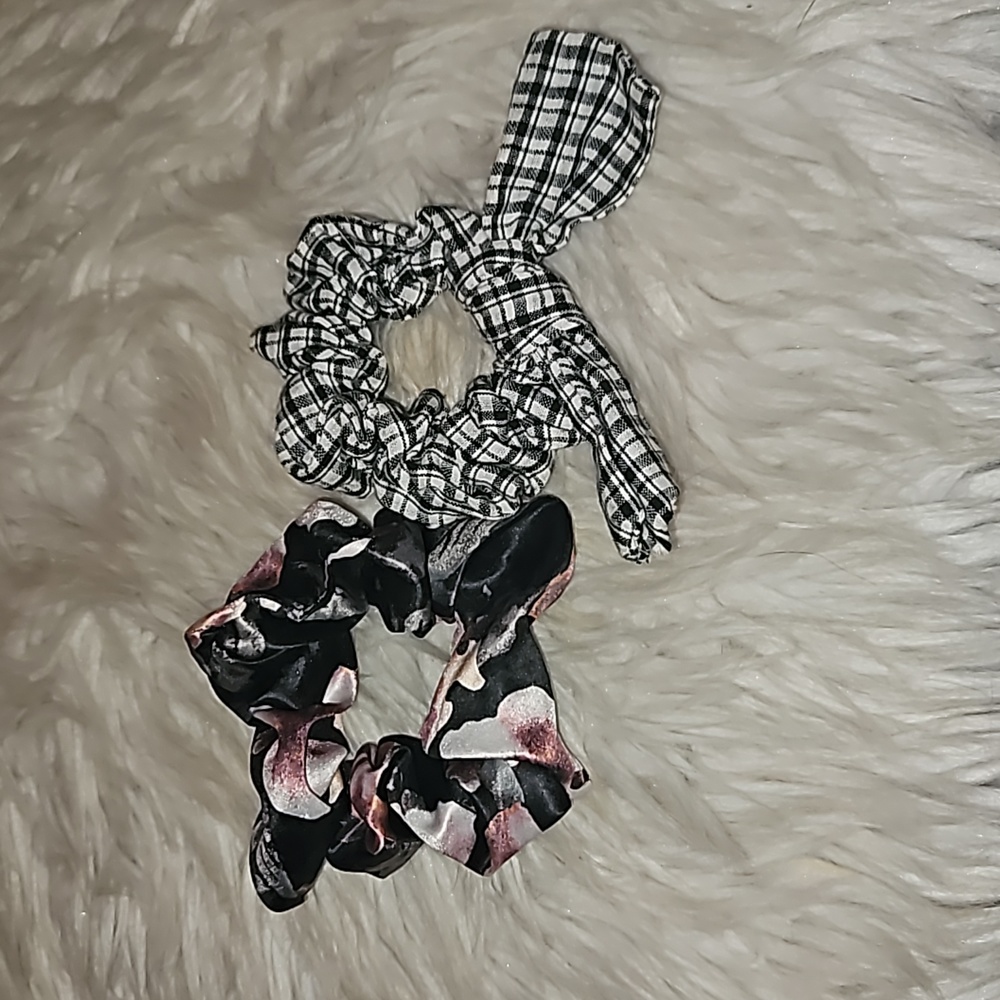 ~~Set of 2 Hair Scrunchies – Floral Silk & Black/White Plaid Bow~~